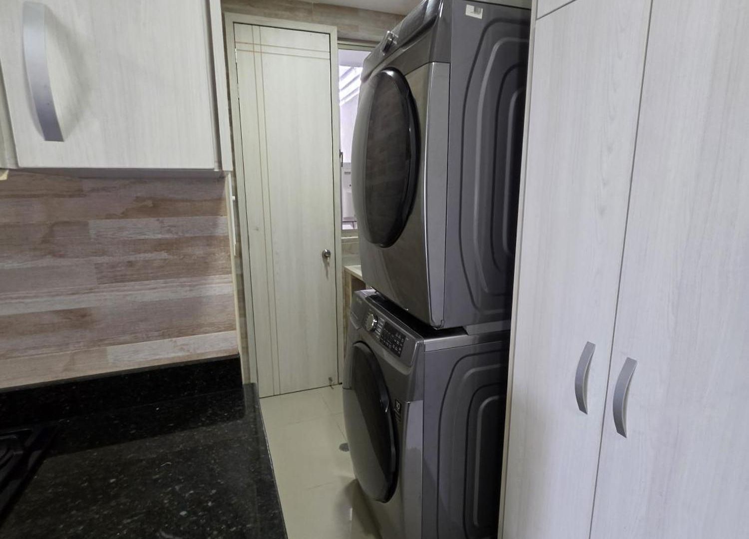 Luxury 3br 2ba Penthouse Close To Airport-beach-rooftop Pool *
