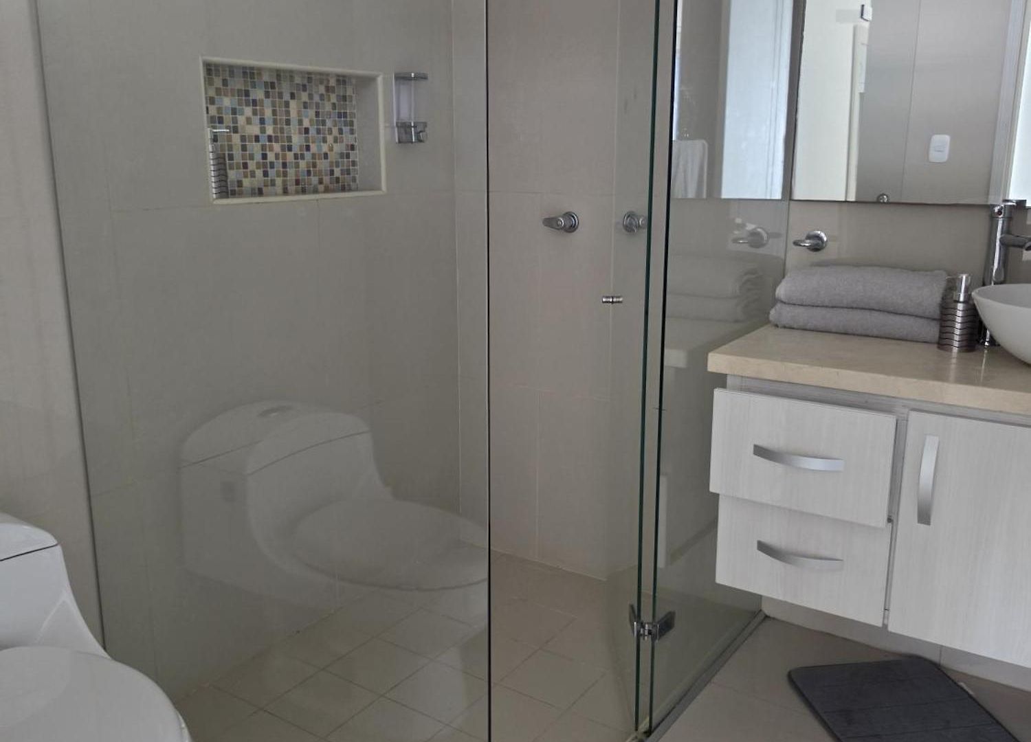 Luxury 3br 2ba Penthouse Close To Airport-beach-rooftop Pool