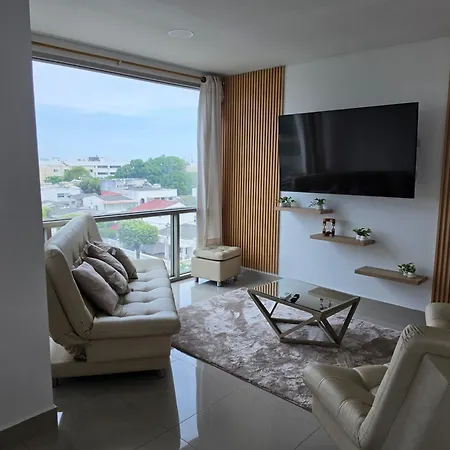 Luxury 3br 2ba Penthouse Close To Airport-beach-rooftop Pool