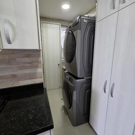 Luxury 3br 2ba Penthouse Close To Airport-beach-rooftop Pool *